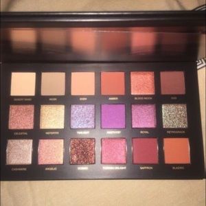 Huda beauty Desert Dusk Palette